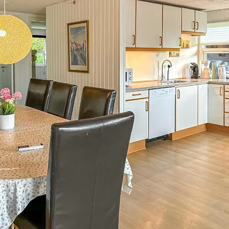 בית נופש Awesome In With Sauna